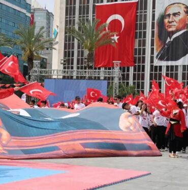 19 Mayıs İzmir'de Coşkuyla Kutlanıyor