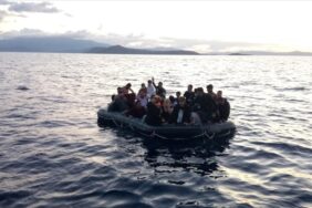 İzmir Açıklarında 48 Düzensiz Göçmen Kurtarıldı