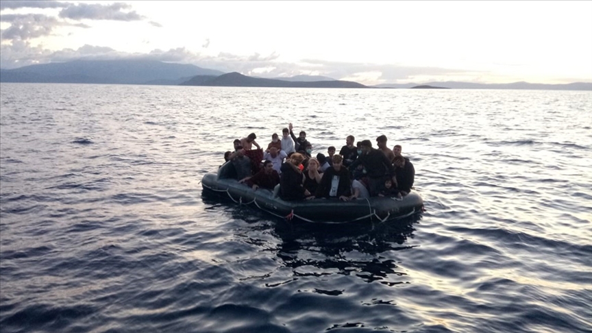 İzmir Açıklarında 48 Düzensiz Göçmen Kurtarıldı