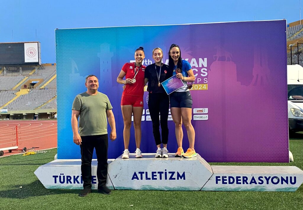 İzmir'de Büyük Başarı Tuğba Danışmaz Şampiyonluk Aldı