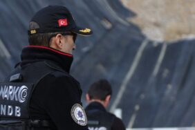 İzmir'de Durdurulan Kamyonda 7 Kilo Uyuşturucu Ele Geçirildi