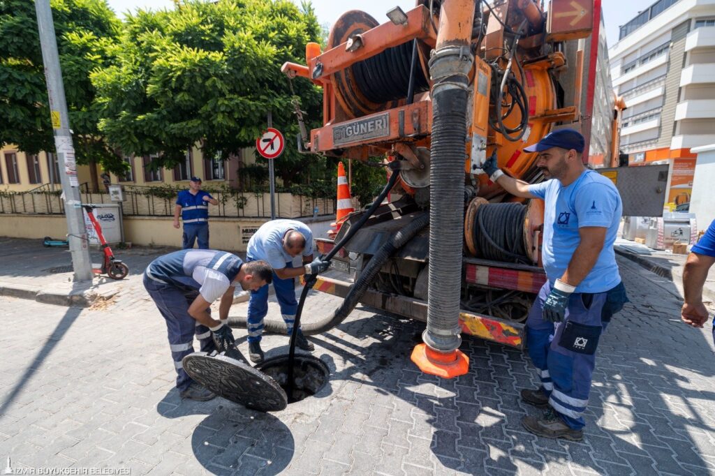 İzmir’de Atık Su Kanallarında Büyük Temizlik