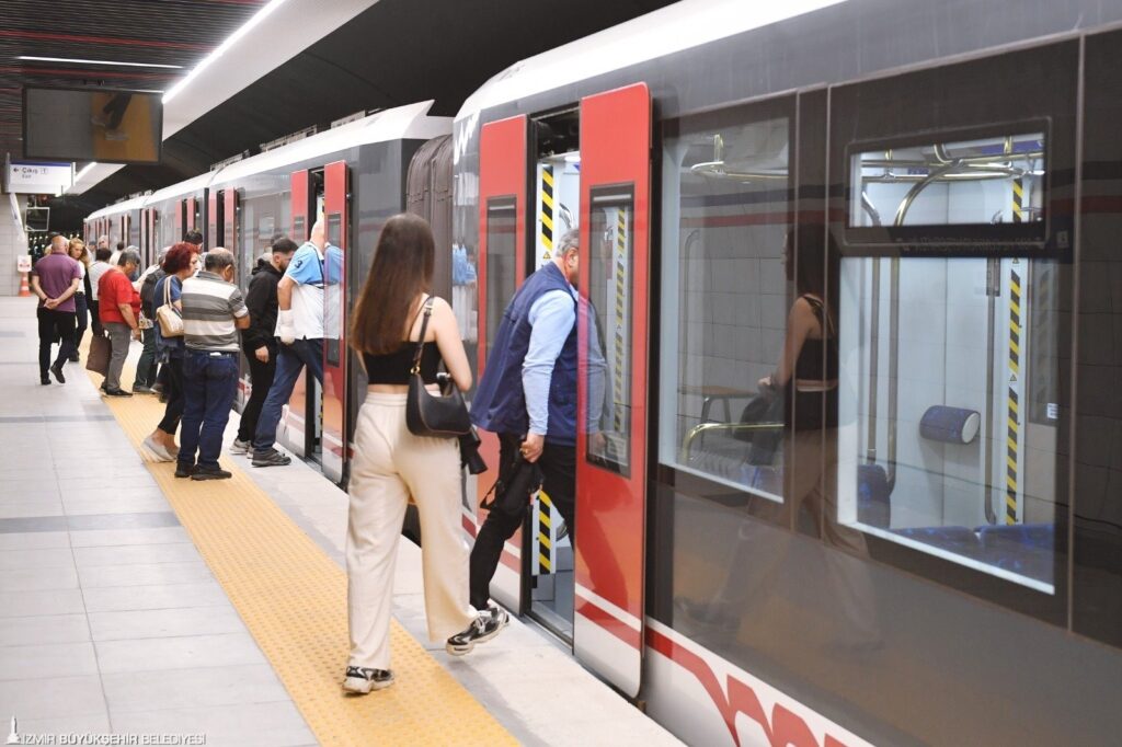 Bayramda İzmir’de Toplu Taşıma Ücretsiz Olacak