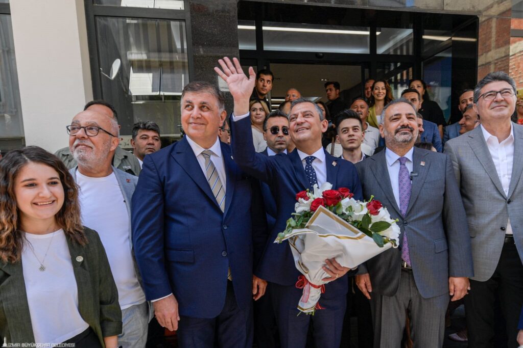 CHP Genel Başkanı Özgür Özel'den İzmir Ziyareti