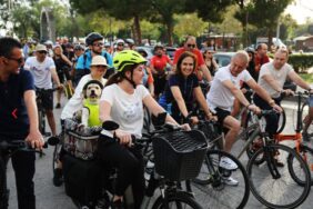 Karşıyakalılar Dünya Bisiklet Gününde Pedal Çevirdi