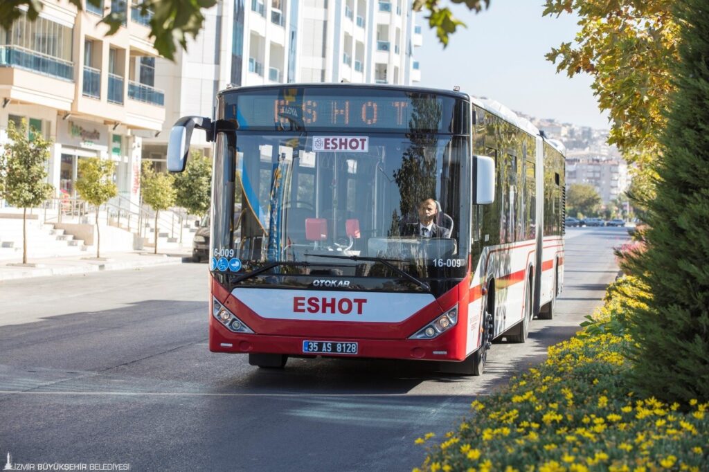 İzmir'de 15 Temmuz’da Toplu Ulaşım Yüzde 50 İndirim Olacak