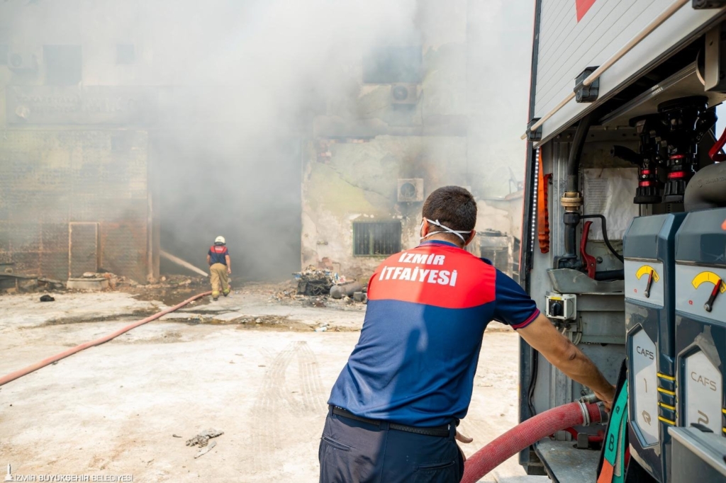 4 Günlük Sürede İzmir İtfaiyesinden 249 Yangına Müdahale