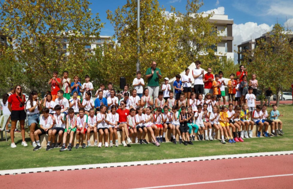 Karşıyaka Belediyesi’nden Çocuk Atletizm Şenliği