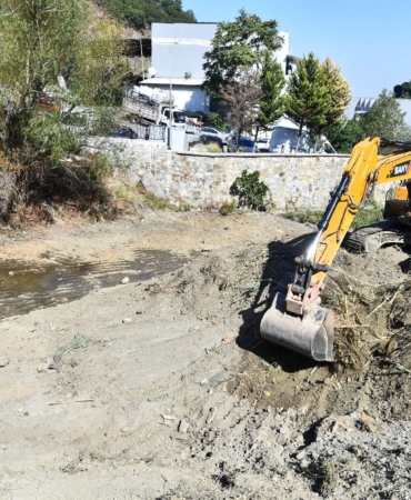 İzmir’de Dere Yataklarından 150 Bin Ton Atık Temizlendi