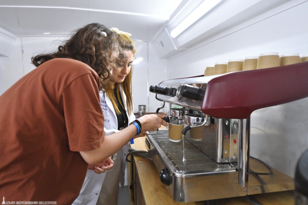 Mobil Barista Otobüsü Gençlerle Buluşuyor