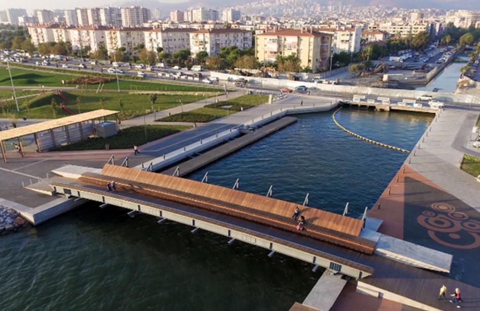 İzmir Bostanlı'da Ne Yenir?