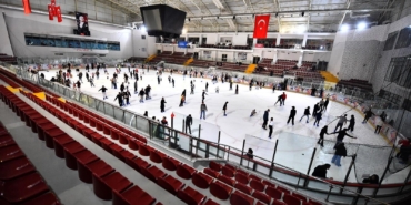 İzmir'de Buz Pateni Seansları İki Katına Çıktı
