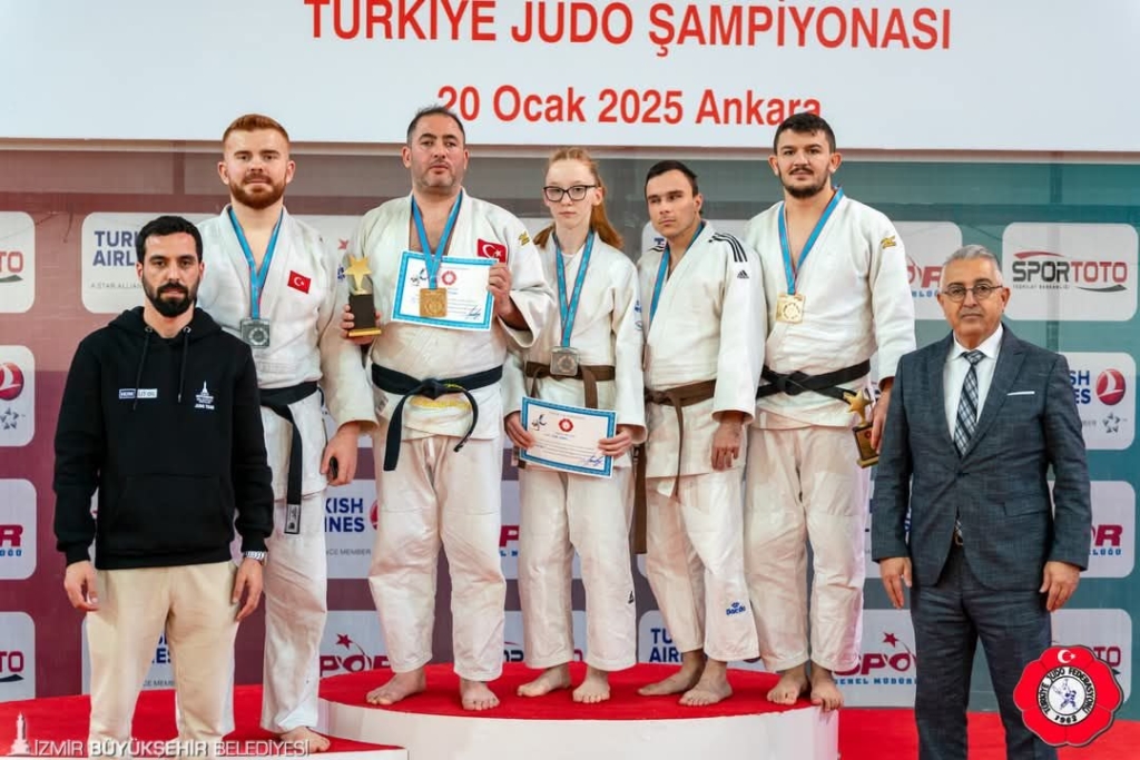 Judo Şampiyonası’nda İzmir Rüzgarı Esti