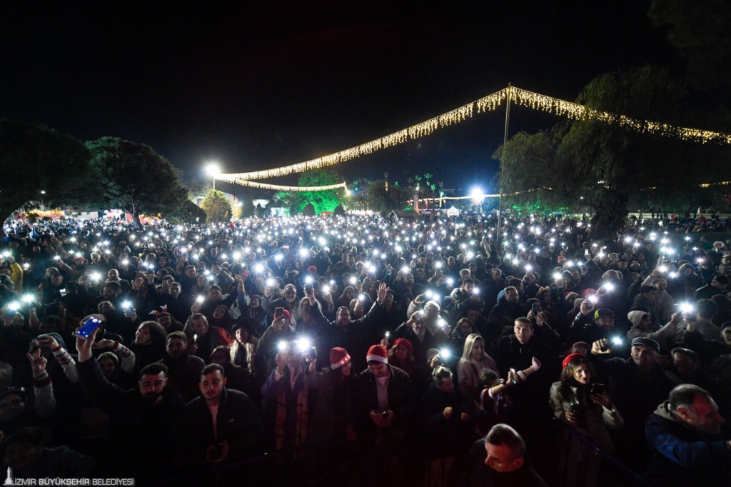 Kültürpark’ta İzmir Yılbaşını Doyasıya Kutladı