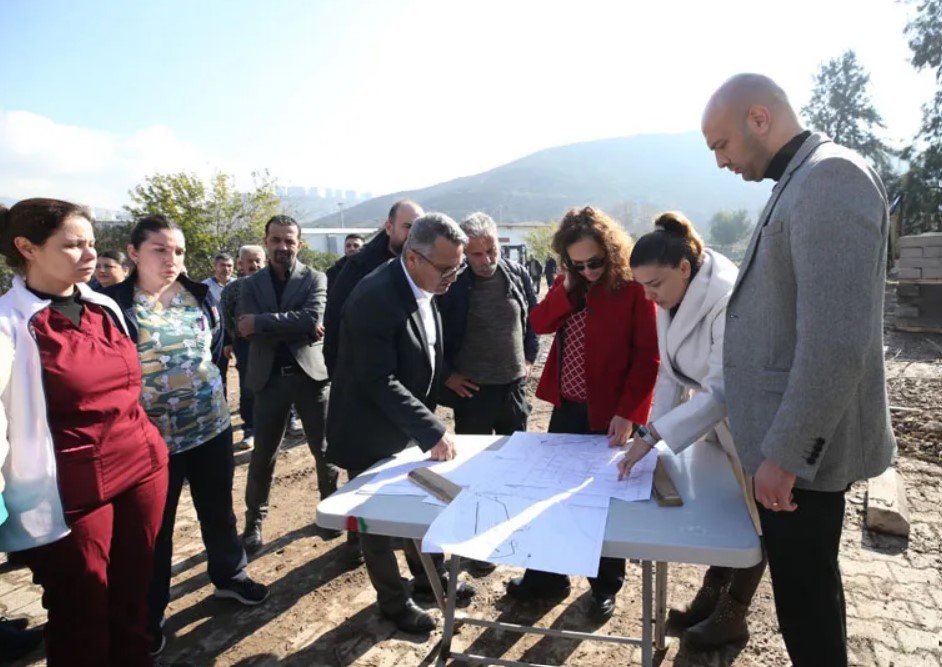 Karşıyaka'da Yeni Hayvan Barınağı İçin Kollar Sıvandı