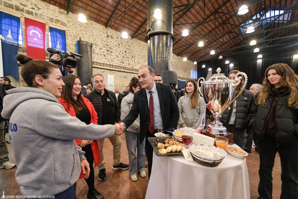 TSYD İzmir'de Yılın Spor Ödülleri Sahiplerini Buldu