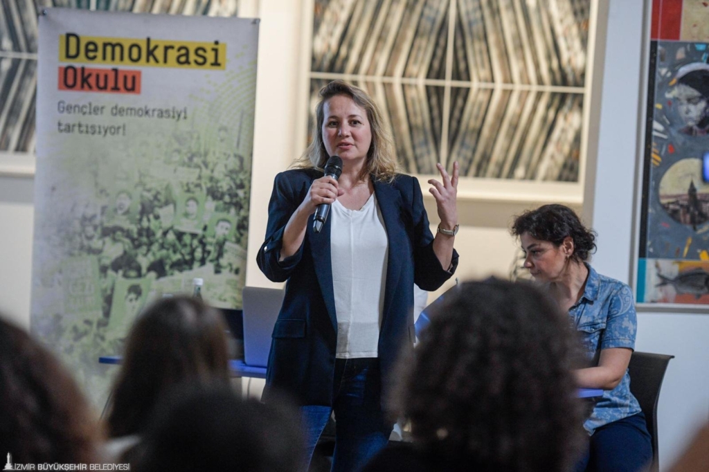 Demokrasi Okulu İzmir’de Başladı