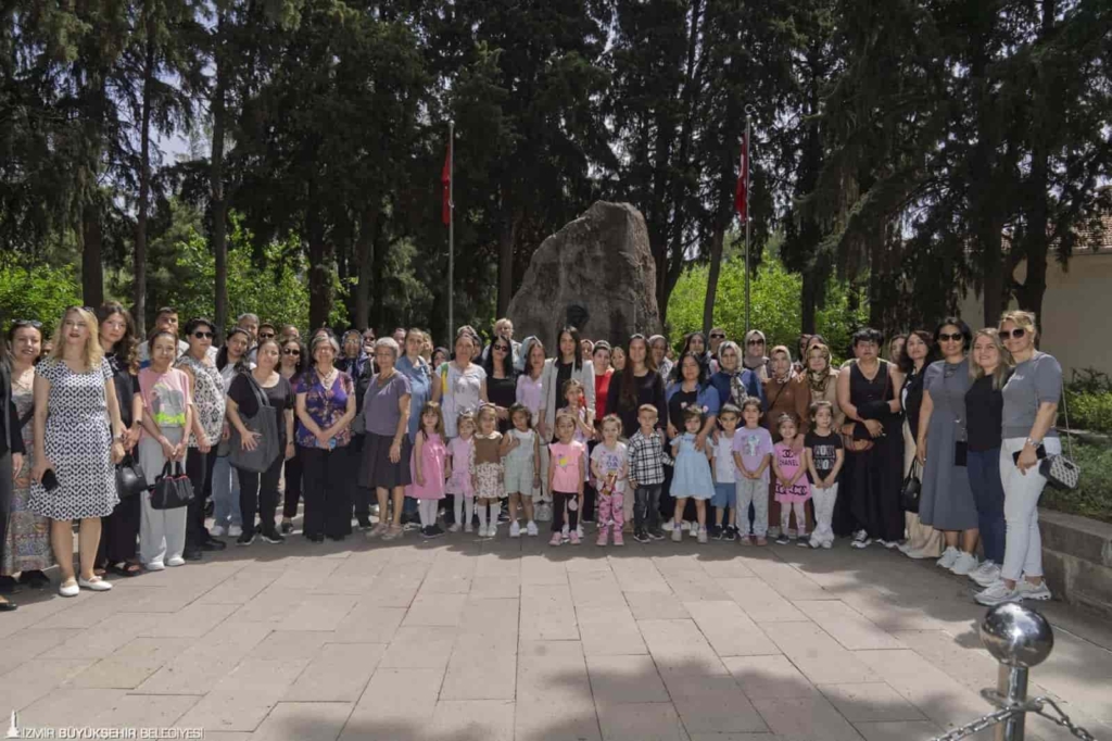 İzmir'de Anlamlı Anneler Günü Kutlaması