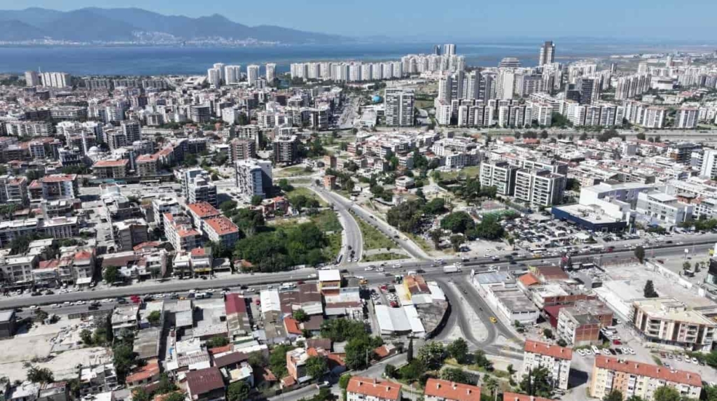 Karşıyaka'da Trafik Rahatlatma Çalışmaları Devam Ediyor