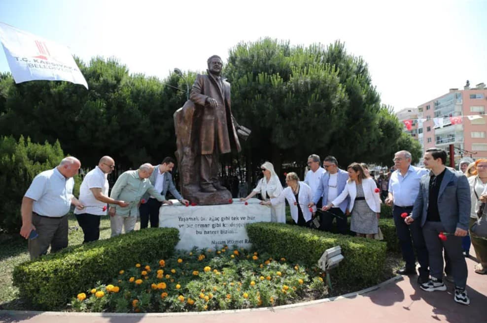 Büyük Şair Nazım Hikmet Karşıyaka'da Anıldı