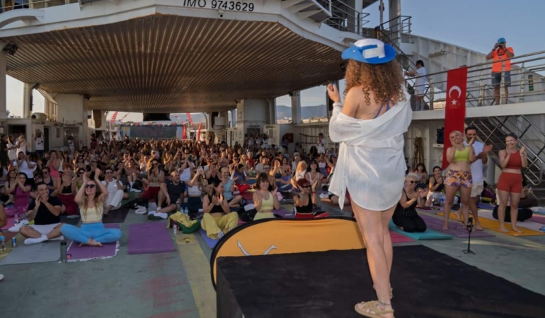 Dünya Yoga Günü’nde İzmir’den Unutulmaz Etkinlik