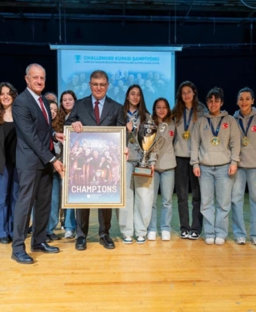 İzmir Büyükşehir, Sporda Başarıya Doymuyor