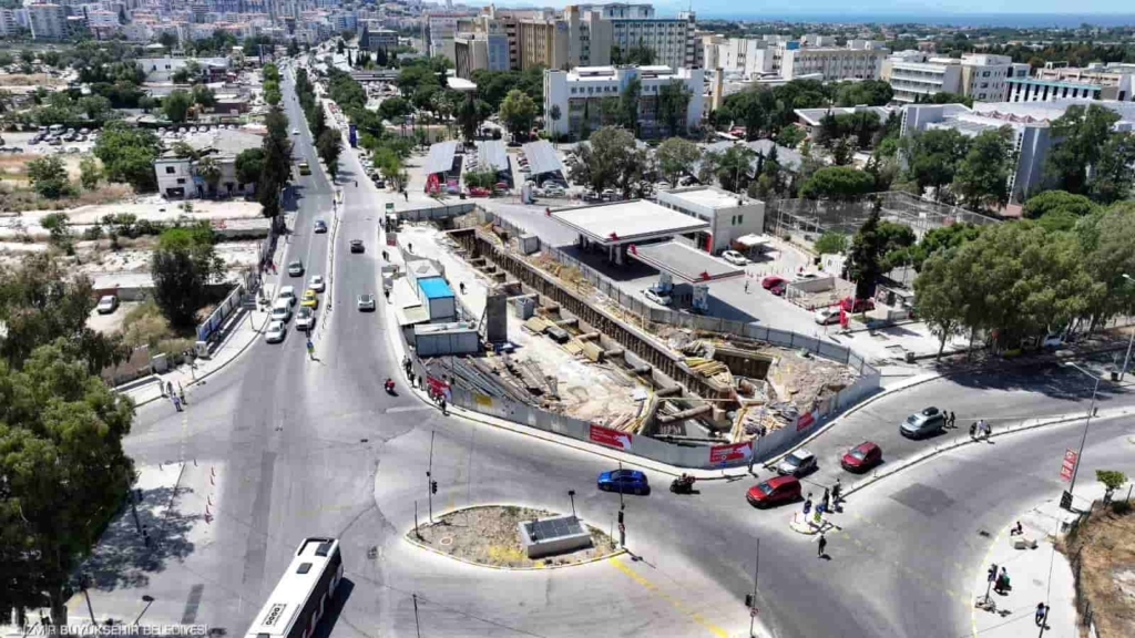 İzmir Metrosu’ndan Hastaneye Konforlu Geçiş Tüneli