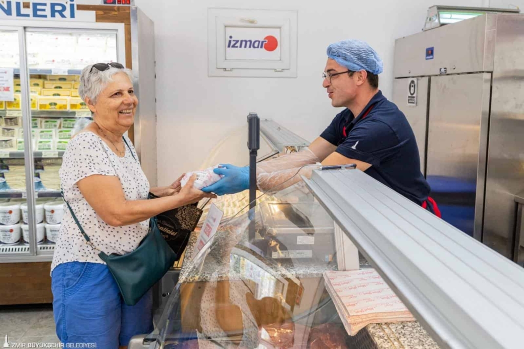 İzmir’in Halk Marketi İZMAR Karşıyaka’da Hizmete Girdi