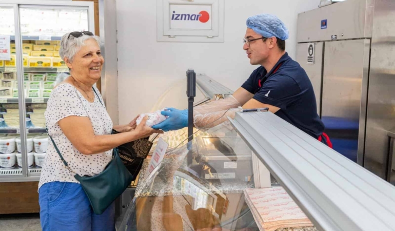 İzmir’in Halk Marketi İZMAR Karşıyaka’da Hizmete Girdi