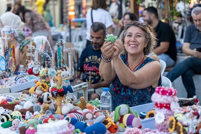 Karşıyaka'da Kadın Emeği ve Dayanışma Buluşuyor
