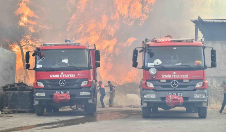 Bornova Gökdere’de Orman Yangınına Karşı Yoğun Mücadele
