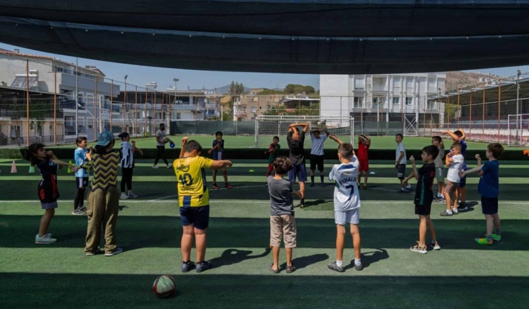 İzmirli Çocuklar Yaz Tatilini Eğlenerek ve Öğrenerek Geçiriyor