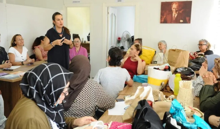 Karşıyaka Belediyesi Kadınlarla Mahallede Buluşuyor
