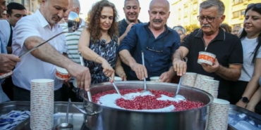 Karşıyaka'da Aşure İkramıyla Dayanışma Buluşması
