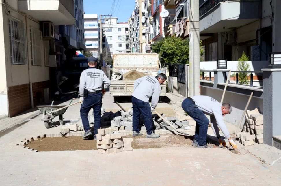 Karşıyaka’da Yollar Yenileniyor, Kent Güzelleşiyor