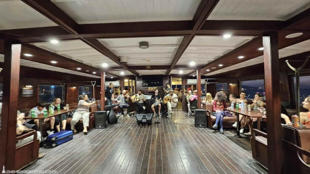 Bergama Vapuru’nda Rembetiko Rüzgarı Esti