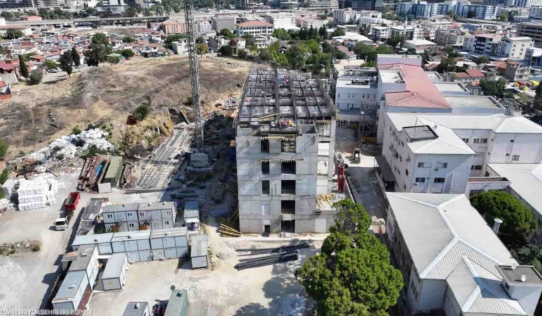 Eşrefpaşa Hastanesi’ne Yeni Ek Hizmet Binası Yükseliyor