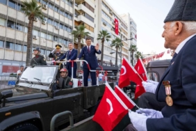 İzmir Cumhuriyet Meydanı’nda Zafer Coşkusu