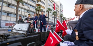 İzmir Cumhuriyet Meydanı’nda Zafer Coşkusu