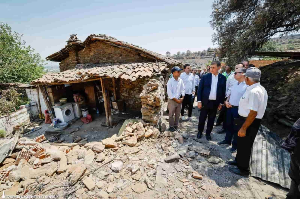 İzmir’de Yangın Mağdurlarına Su Faturası Desteği