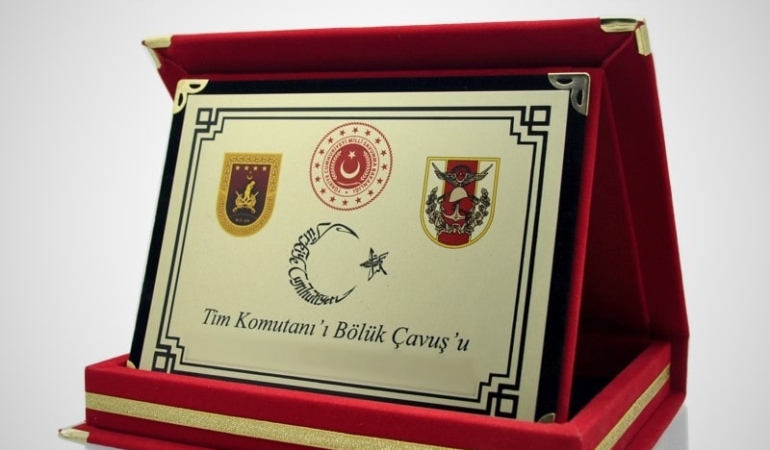 Plaket Seçimi, Fiyatları ve Kişiye Özel Tasarım Rehberi