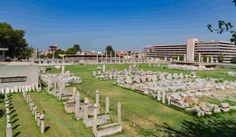 Smyrna Antik Kenti’nde Kazılara 34,5 Milyon Liralık Destek