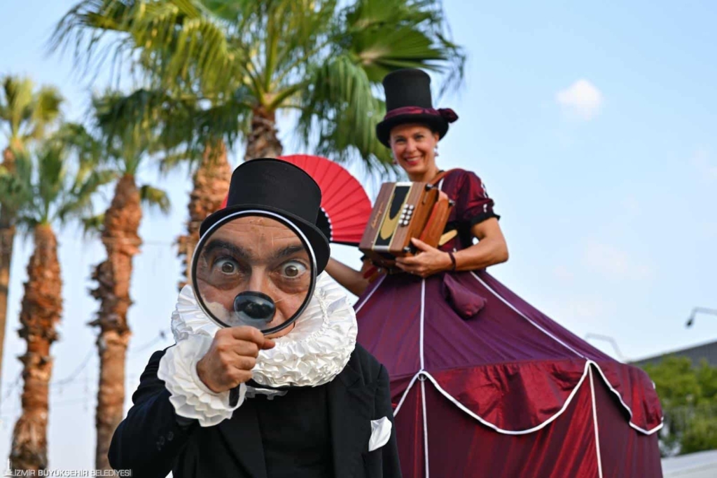 İzmir Enternasyonal Fuarı’nda Sokak Gösterileri Başladı