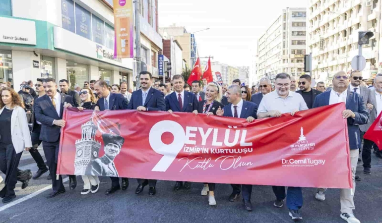 İzmir’de 9 Eylül Zafer Yürüyüşü