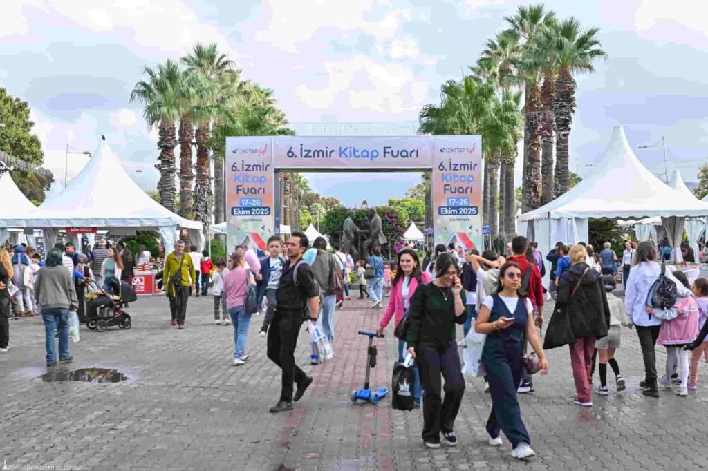 İZKİTAP 6. Kez Kültürpark’ta Kitapseverlerle Buluştu