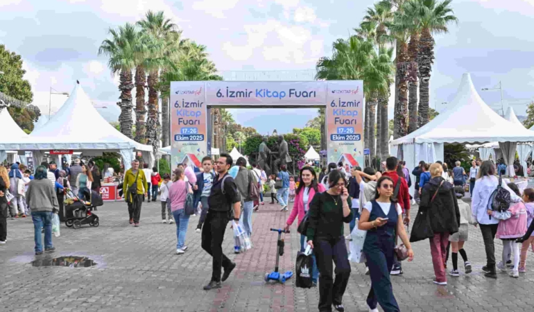 İZKİTAP 6. Kez Kültürpark’ta Kitapseverlerle Buluştu