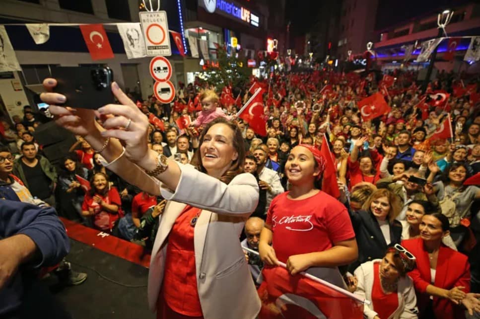 Karşıyaka Sokakları Kırmızı Beyaza Bürünecek