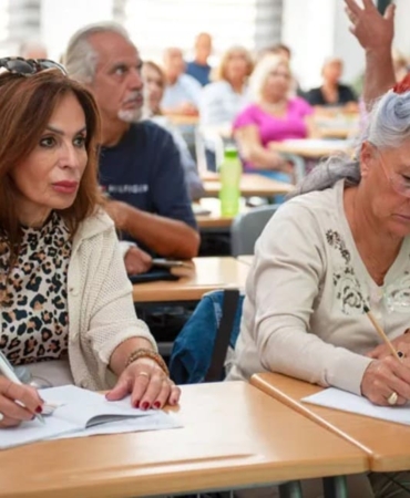 Karşıyaka’da 3. Yaş Üniversitesi’nde Yeni Dönem Başladı