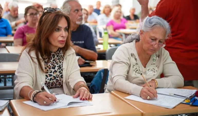 Karşıyaka’da 3. Yaş Üniversitesi’nde Yeni Dönem Başladı
