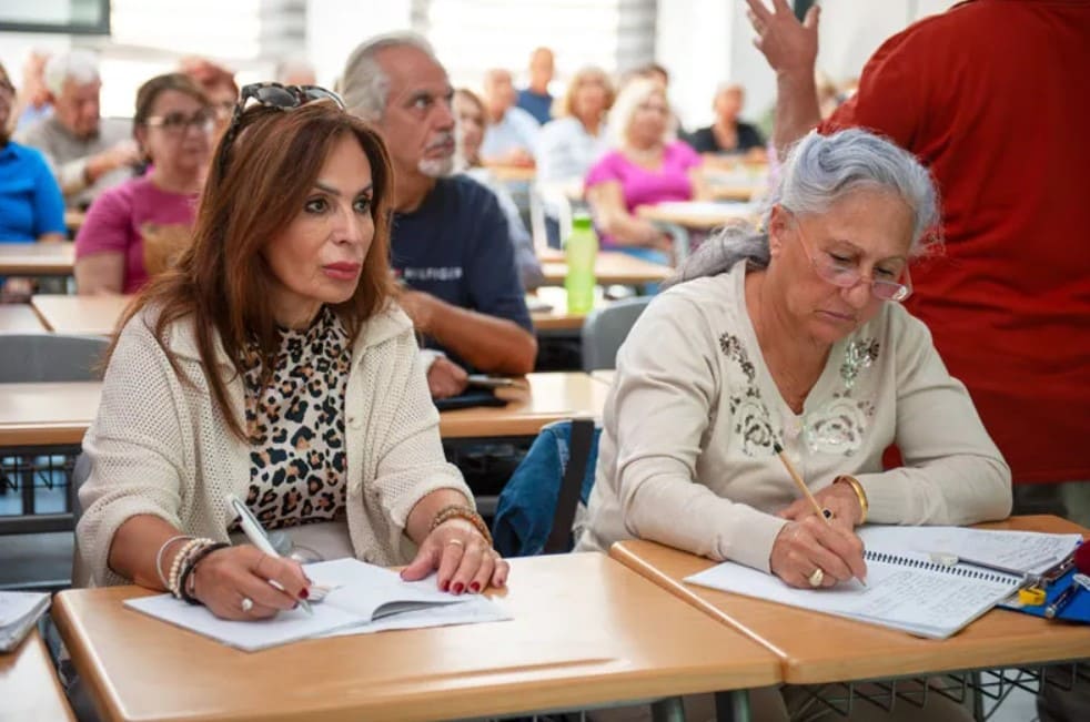 Karşıyaka’da 3. Yaş Üniversitesi’nde Yeni Dönem Başladı